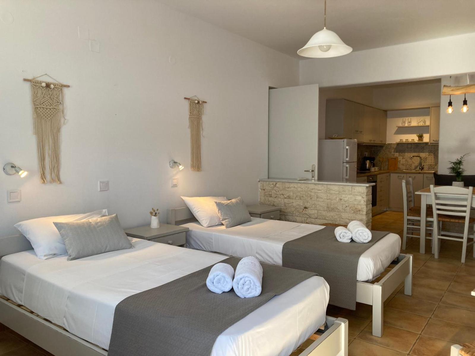 Helen'S Minimal Studios & Apartments Алікі Номер фото