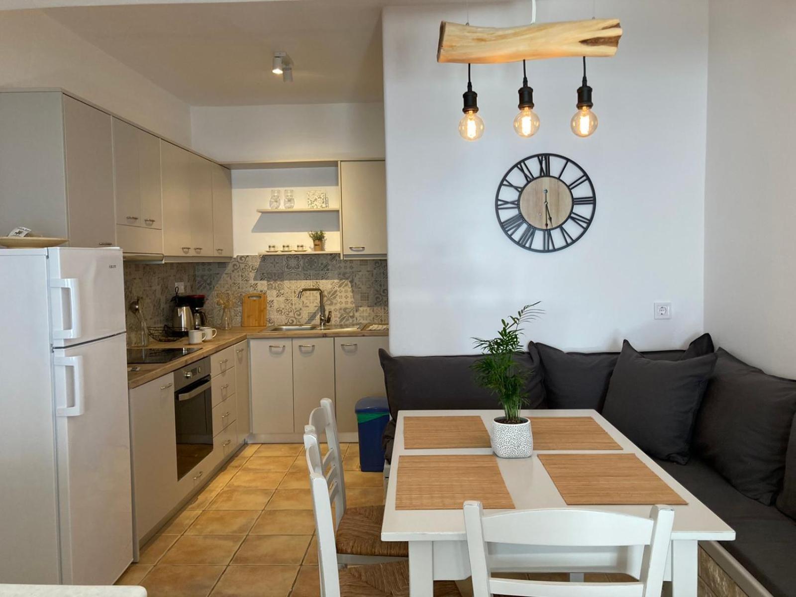 Helen'S Minimal Studios & Apartments Алікі Номер фото
