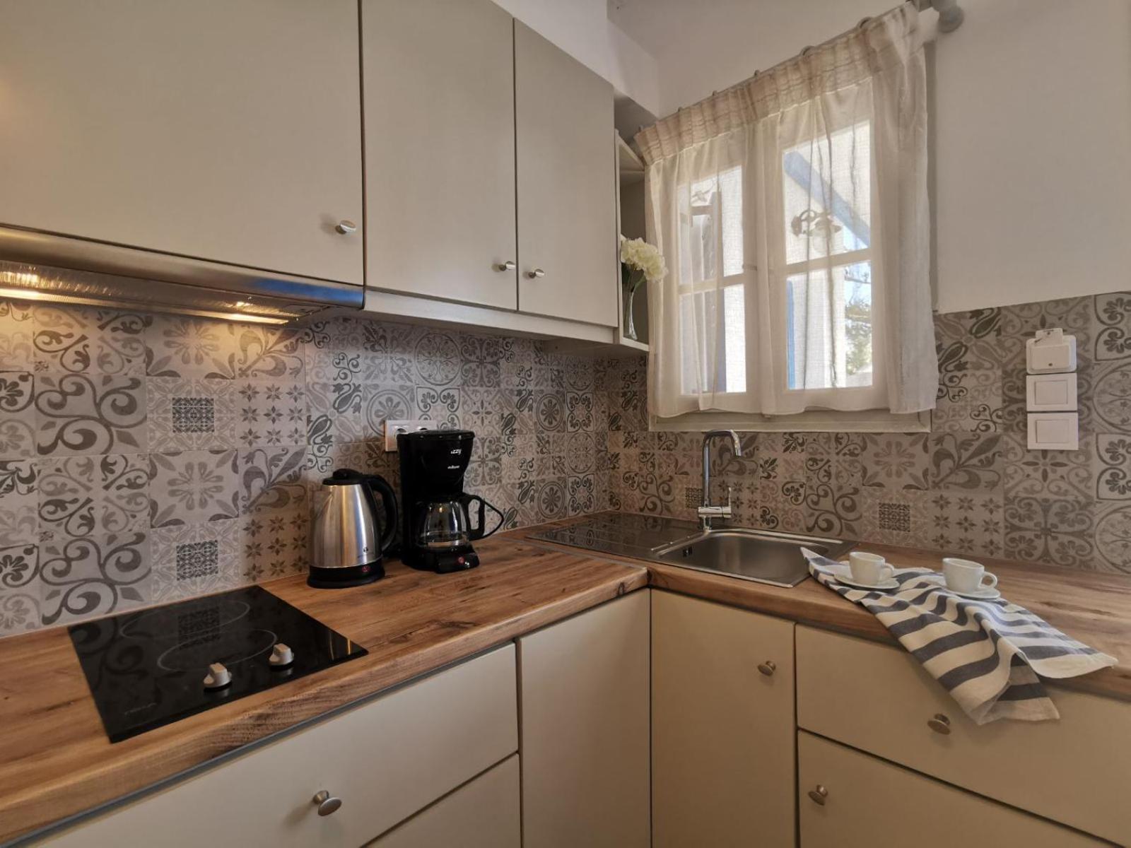 Helen'S Minimal Studios & Apartments Алікі Номер фото